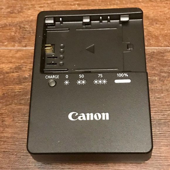 Canon LC E6 Battery Charger, NEW - Picture 2 of 3